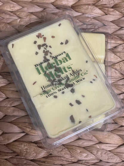 Swan Creek Herbal Melts Home Baked Apples scented wax cubes. Yellow break-apart candle melts with spice accents for a warm apple aroma.