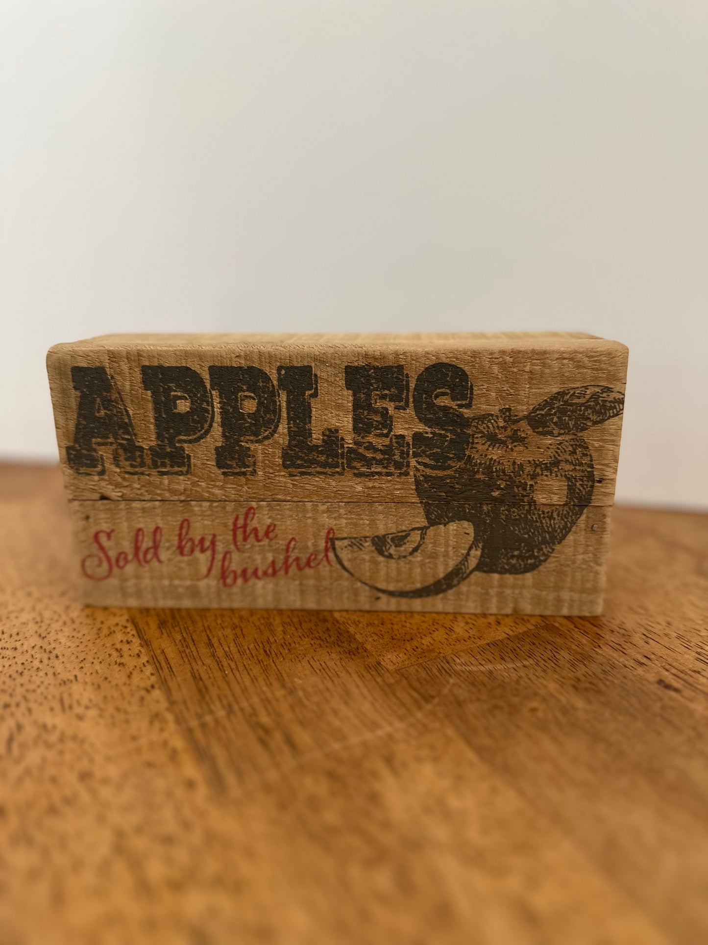 Apples Shelf Sitter